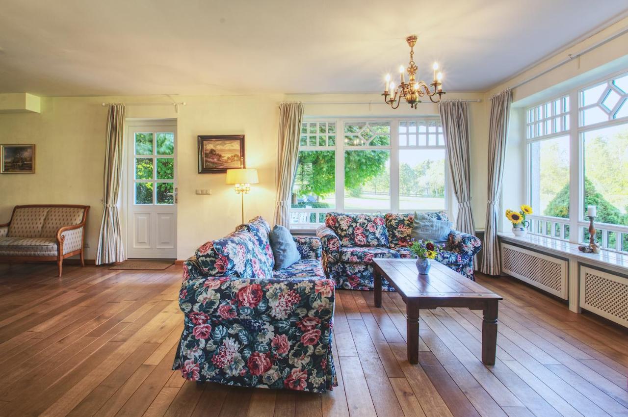 Reetdachhaus Mit Grossem Garten Und Kamin Marlow Buitenkant foto