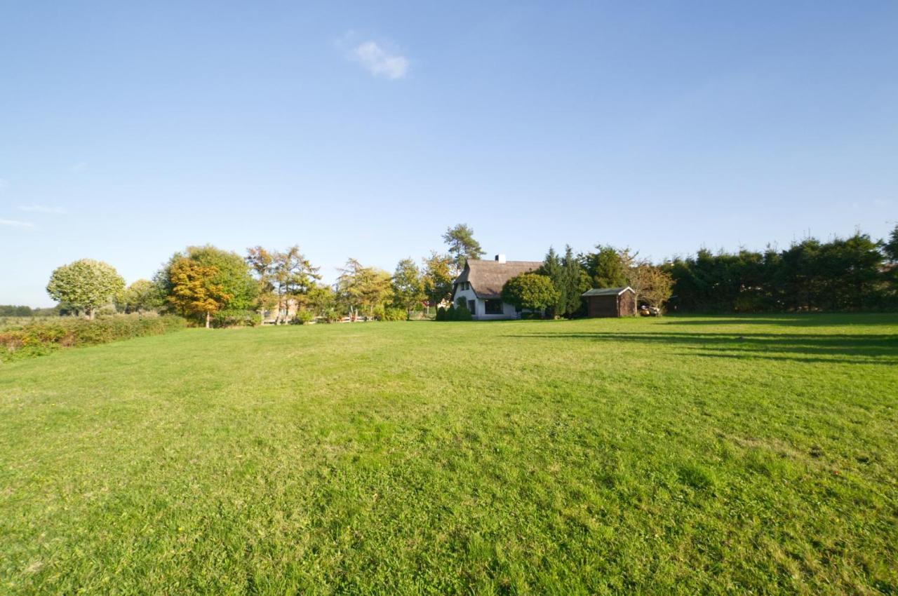 Reetdachhaus Mit Grossem Garten Und Kamin Marlow Buitenkant foto